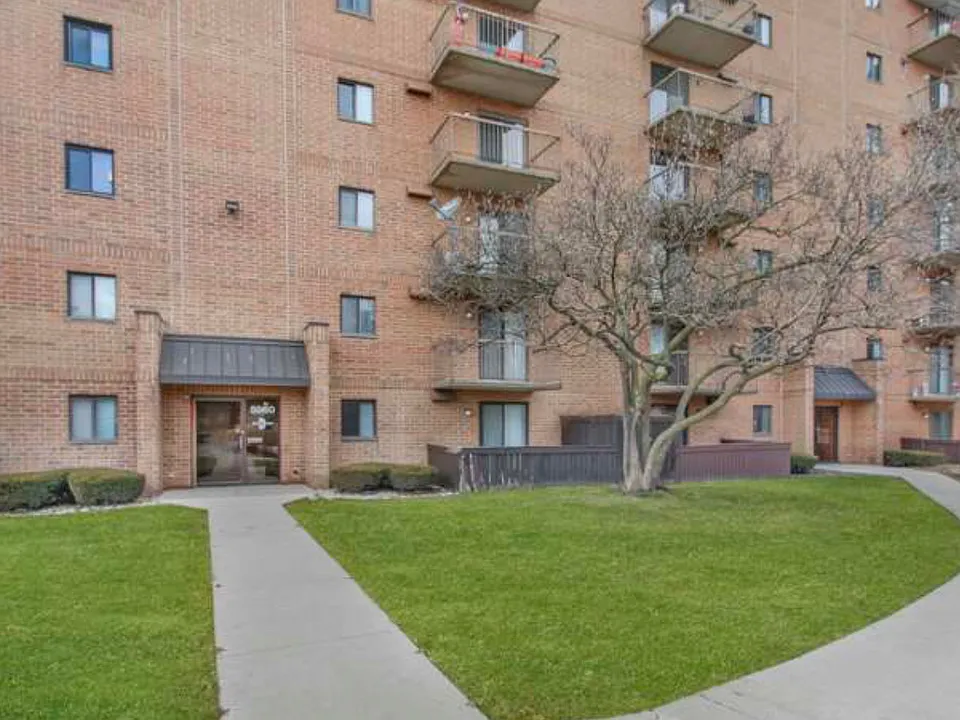 5960 Lake Bluff Dr #601