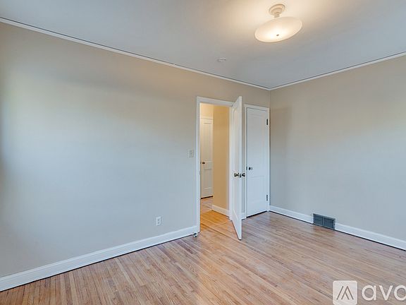3rd image of 1475 Larpenteur Ave W #3