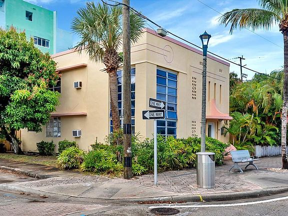 2nd image of 101 Lucerne Ave #2
