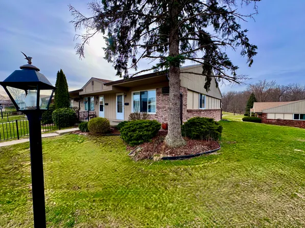 25225 Potomac Dr #8, South Lyon, MI 48178