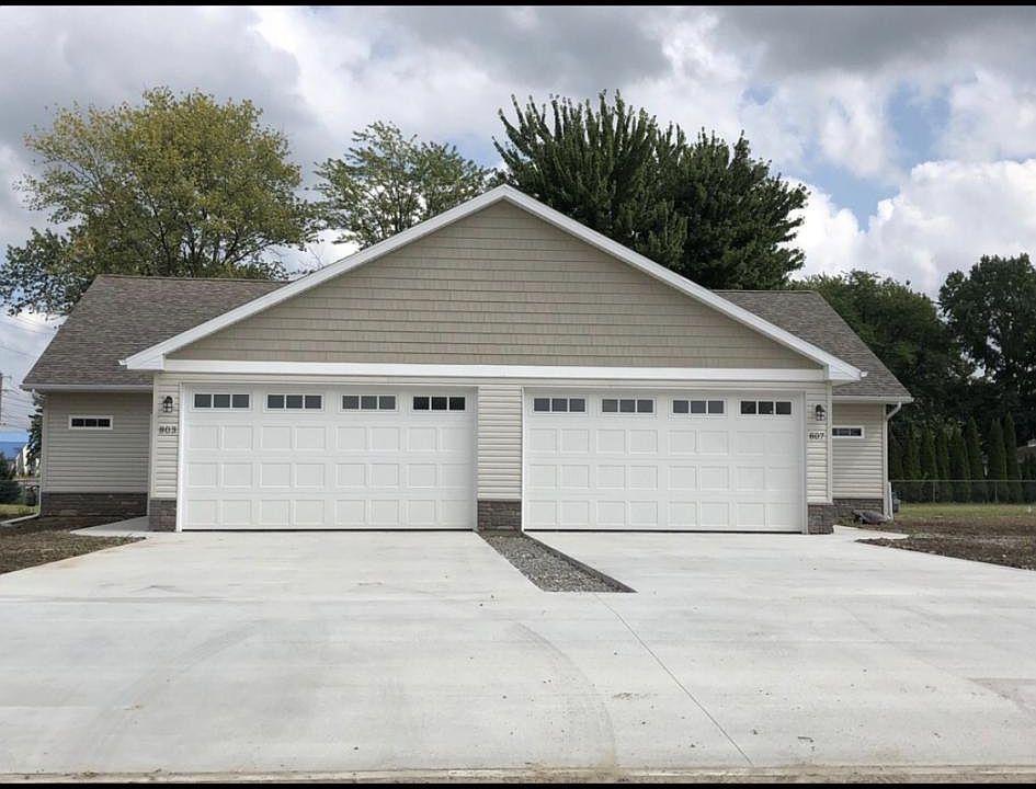 1st image of 839 Peachtree Ct