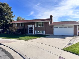 6918 S Harvest Cir, West Jordan, UT 84084