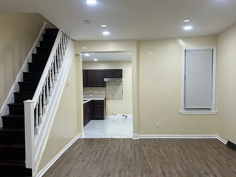922 Forrester Ave — Photo 2