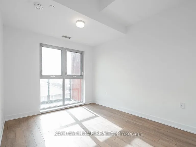 2433 Dufferin St #606 — Photo 6