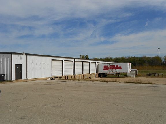 2nd image of 1101 Oak St
