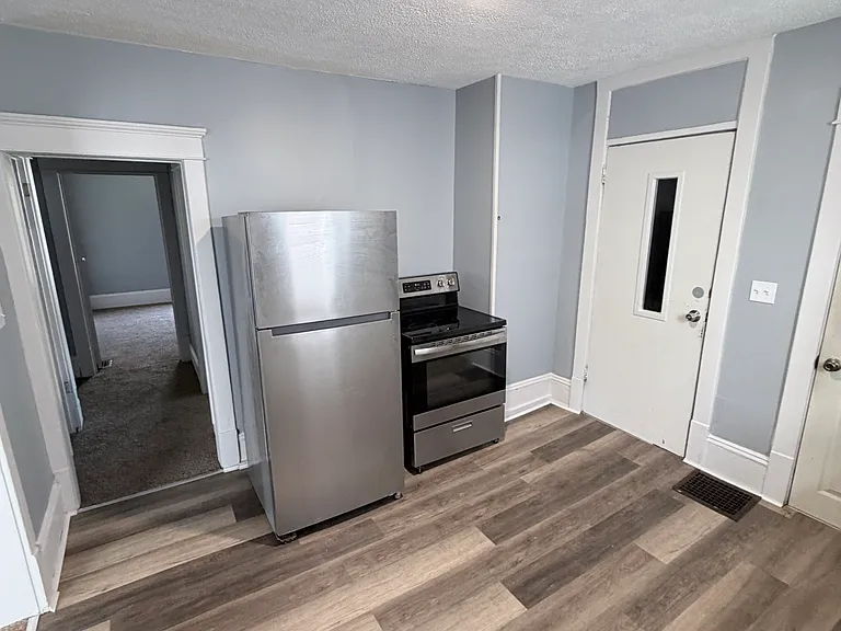947 High Ave NW — Photo 5