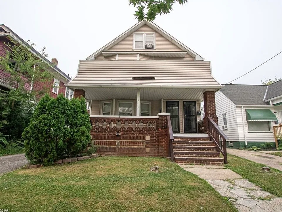 3713 E 151st St #UP