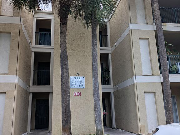 3rd image of 733 Riverside Dr APT 1214