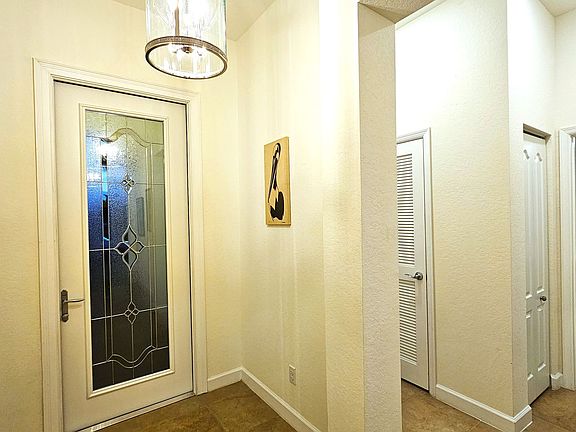 3rd image of 1827 Berkshire Cir SW