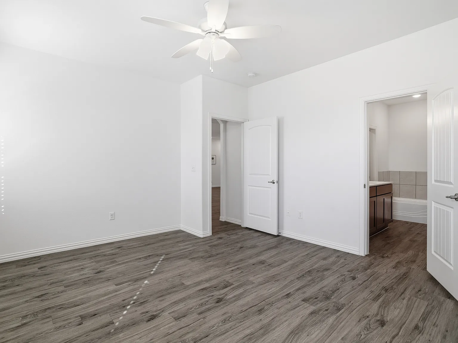2909 Emma Lane — Photo 4