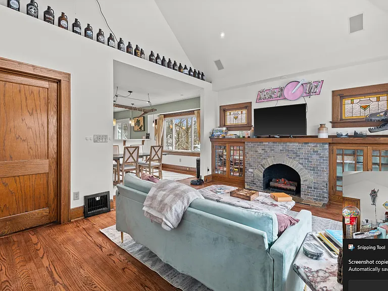 Vaulted ceilings!