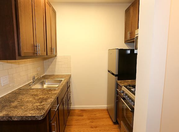 2nd image of 4241 N Kenmore Ave #401