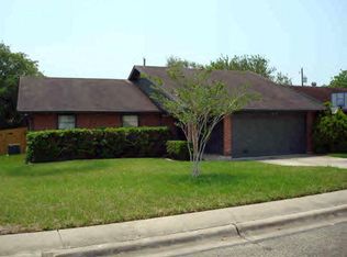 1204 E Toledo St, Beeville, TX 78102