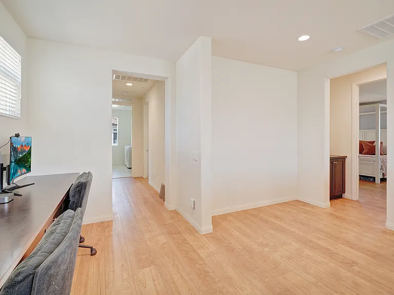 271 Rose St — Photo 16