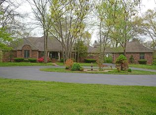 5128 S Woodfield Pl, Springfield, MO 65810