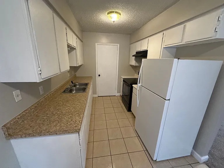 703 S 8th Ave — Photo 5