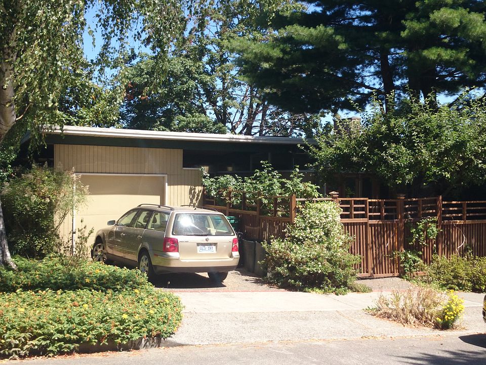 2nd image of 6422 NE 60th St