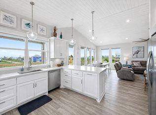 210 Corpus Christi St, Crystal Beach, TX 77650