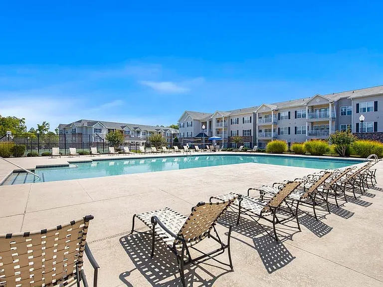 Ethan Pointe Apartments — Photo 4