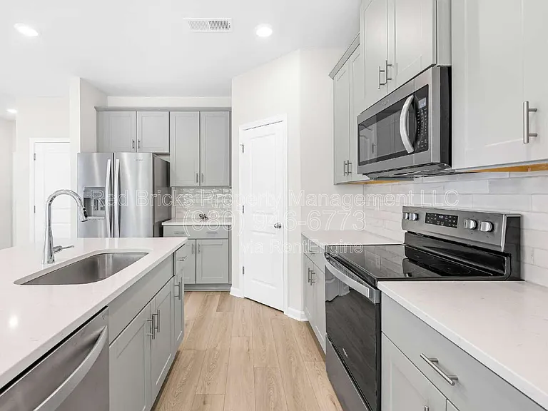 2220 Belterra Dr — Photo 6