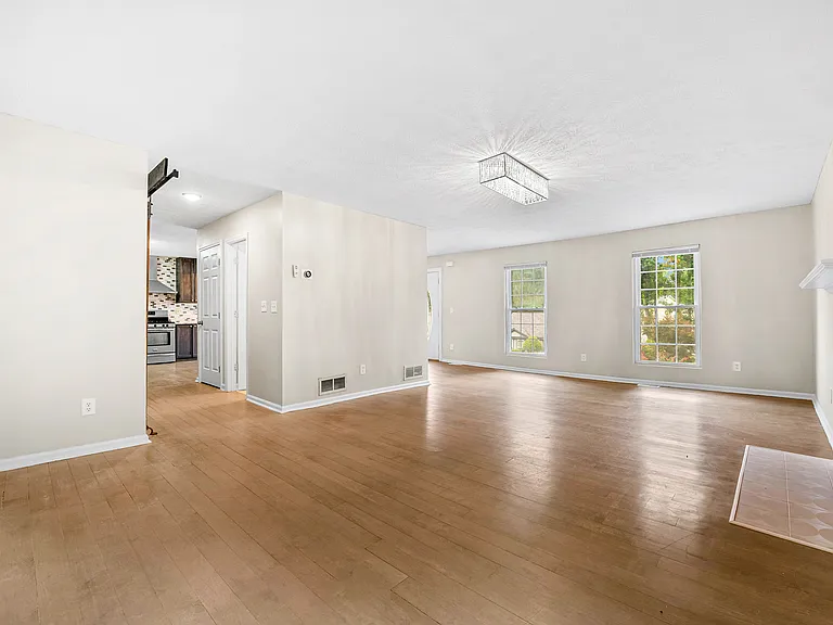 5075 N Bridges Dr — Photo 5