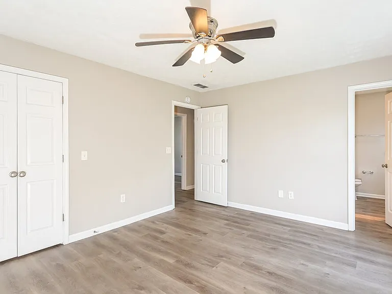 6149 Raleigh Oaks Ct — Photo 10
