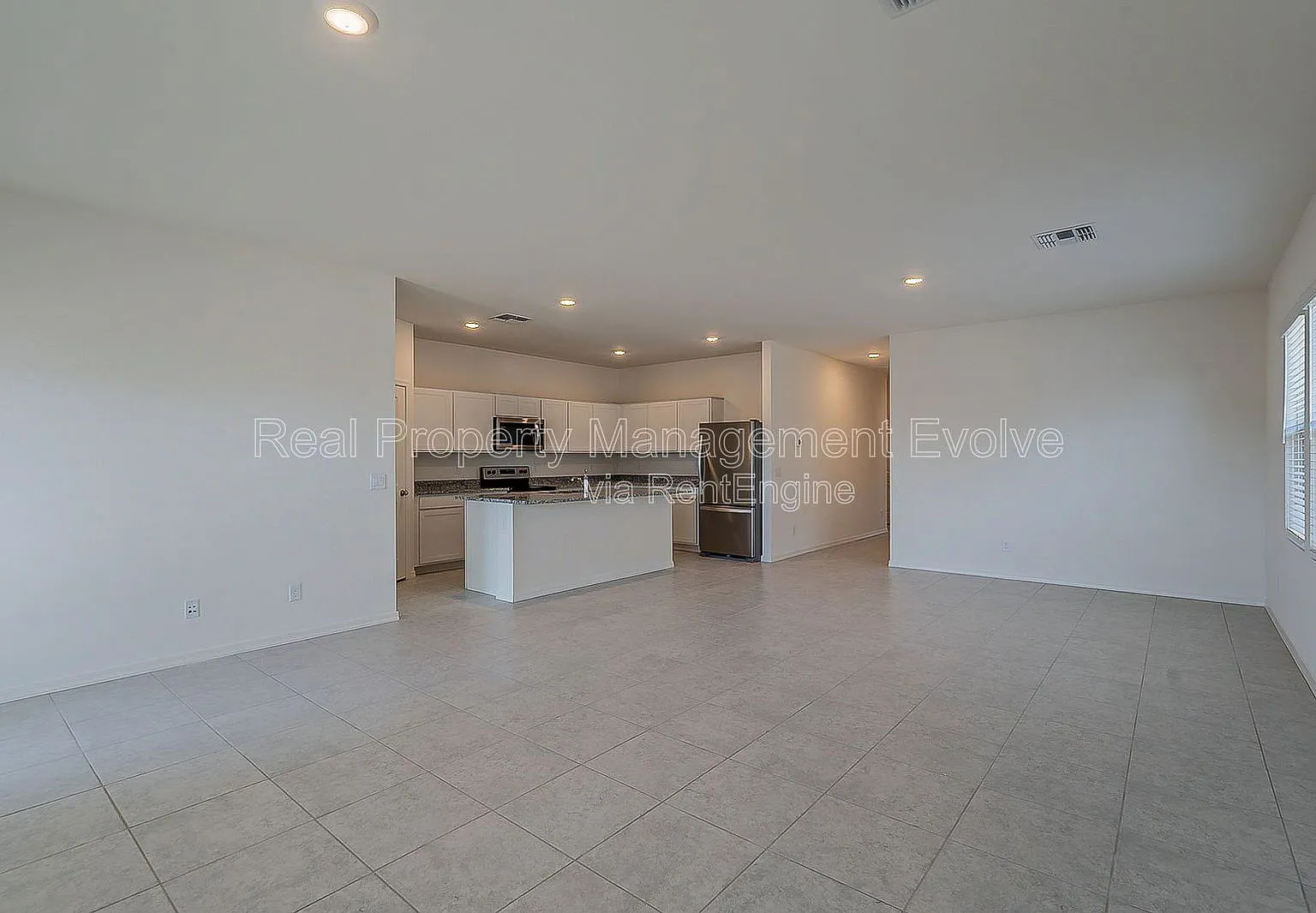 4 bed, 3.0 bath, 1912 sqft, $2,195 — Photo 4