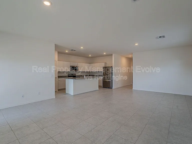 6450 W Magdalena Ln — Photo 4