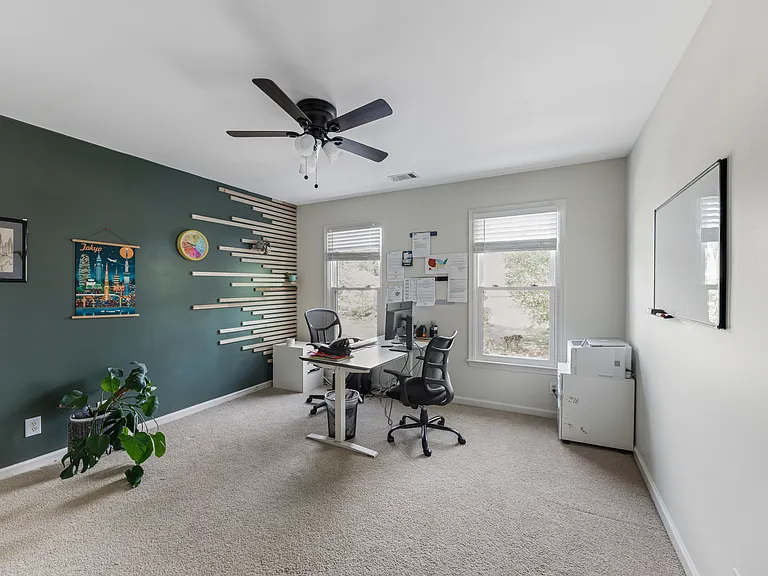 2nd bedroom (2nd floor)