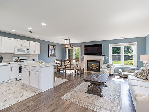 5th image of 103 Willow Pond Dr
