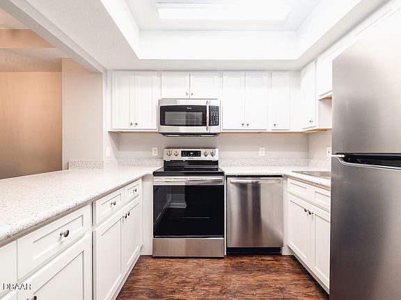 3rd image of 3960 Oak Trail Run APT 1904