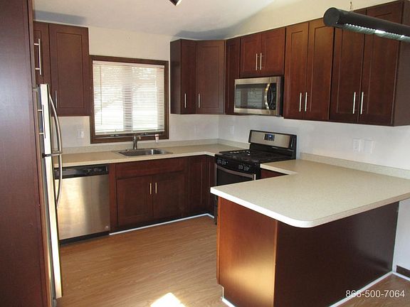 4th image of 913 Johnson Dr