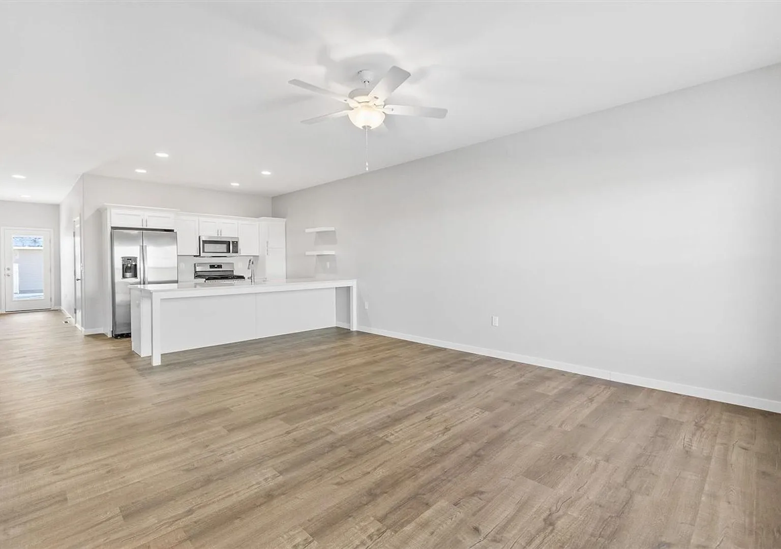 624 Catherine Dr — Photo 2