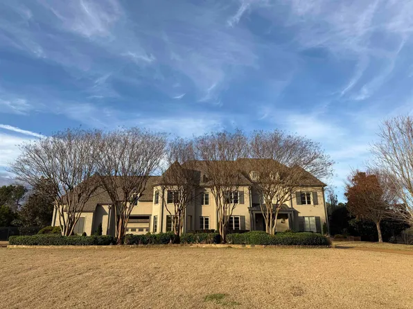 9916 Legends Dr, Collierville, TN 38017