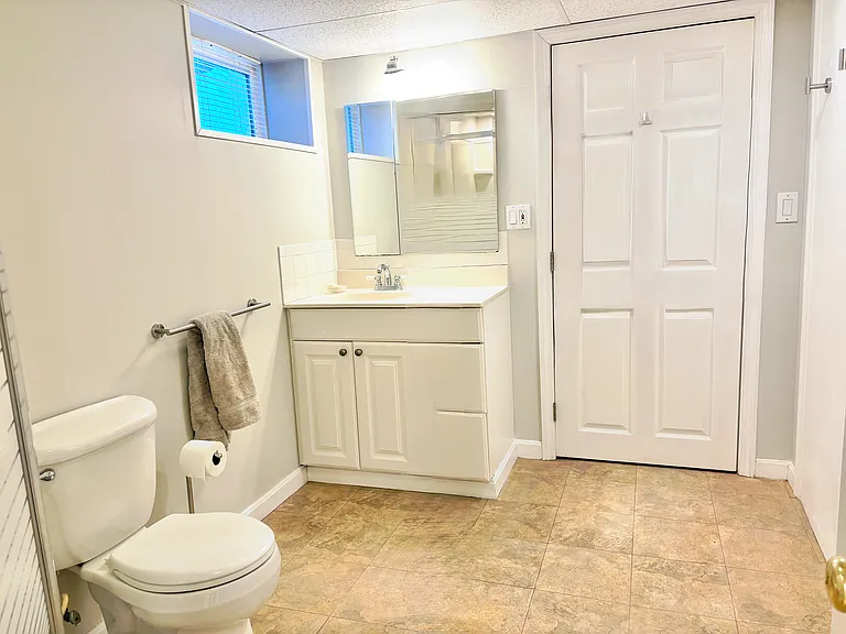 1044 Broadway #1B — Photo 9
