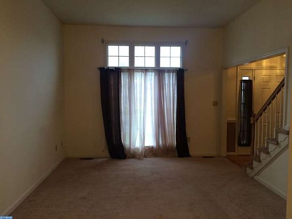 3rd image of 224 E Flagstone Dr