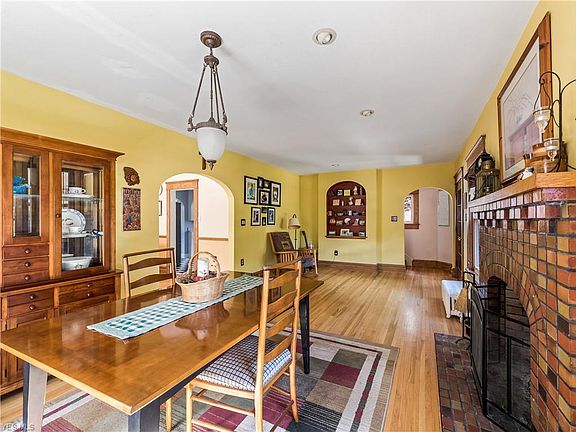 3rd image of 304 Highland Ave