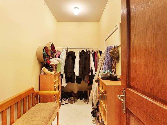 3rd image of 57054 Juliann Ct