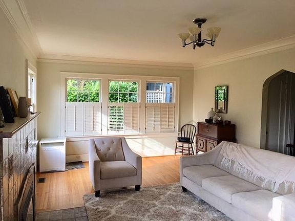 5th image of 874 E Gwinn Pl