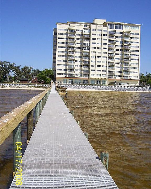 1st image of 825 Bayshore Dr APT 601
