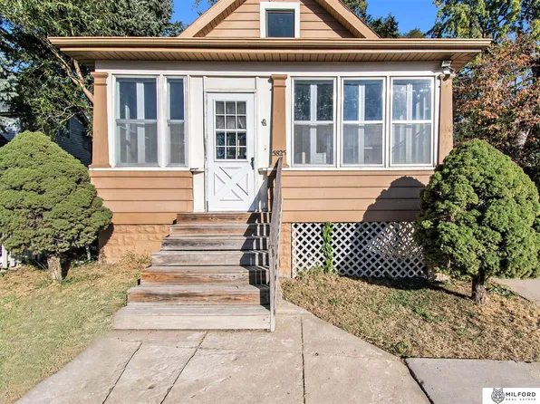 5825 S 21st St, Omaha, NE 68107