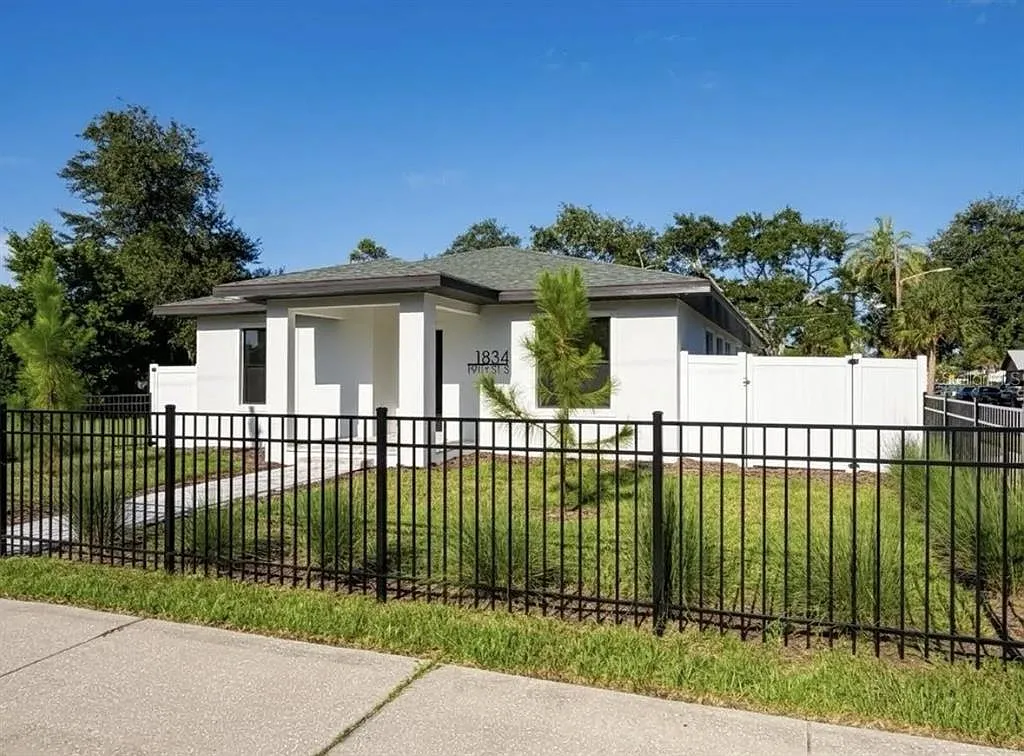 3 bed, 2.0 bath, 1200 sqft, $2,395 — Photo 1