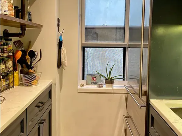 135 East 39th Street image 6 of 20