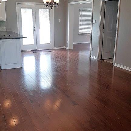 4th image of 310 N Flat St