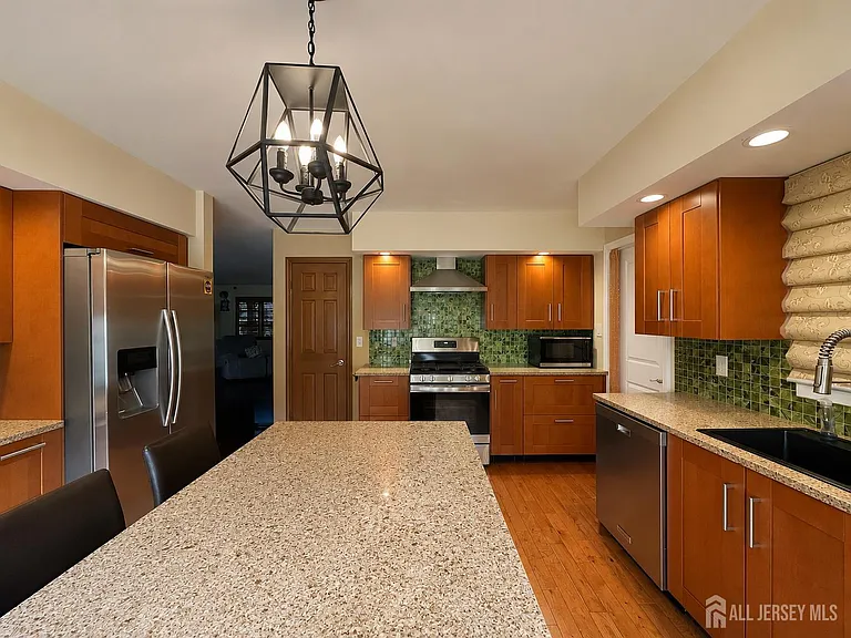 41 Harrison St — Photo 2