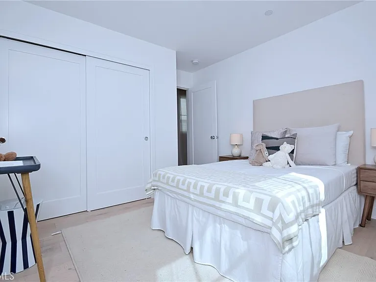 4641 Cahuenga Blvd — Photo 30