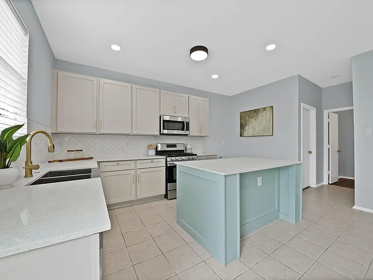 137 Heritage Dr — Photo 18