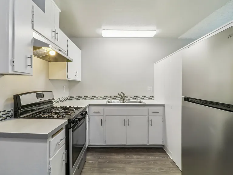 The Atherton Apartments — Photo 12
