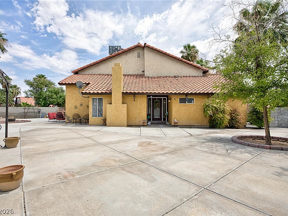 5th image of 2201 Alia Ct