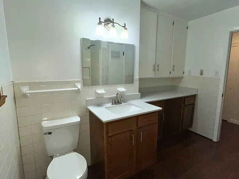 1025 Warden St — Photo 8